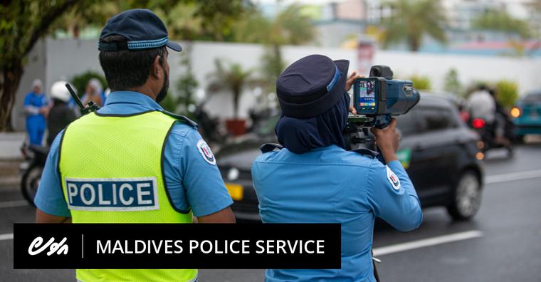 ފުލުހެއްގެ ގައިގައި ސައިކަލަކުން ޖެއްސުމަށްފަހު ފިލަން އުޅުނު މީހަކު ހައްޔަރުކޮށްފި