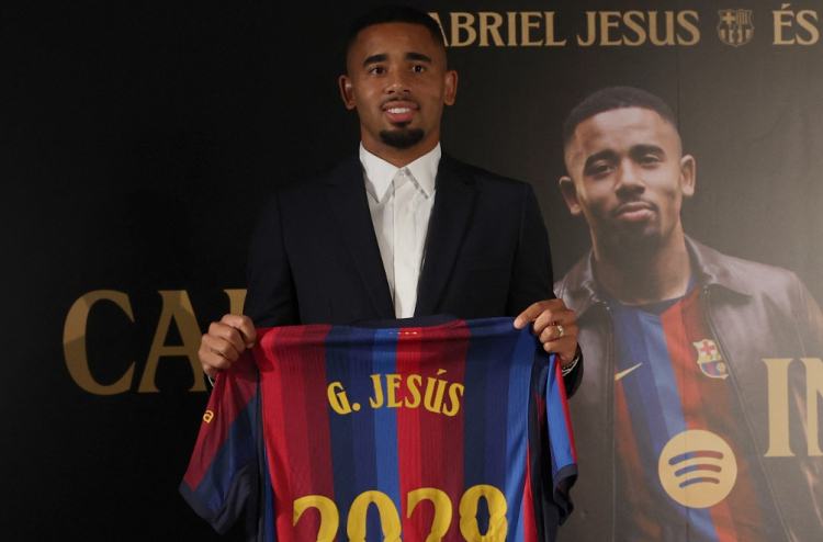 Barcelona bring in Jesus from Arsenal, loan out Casado in 4 hours